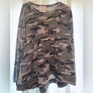 NWOT FANTASTIC FAWN LONG SLEEVE TOP